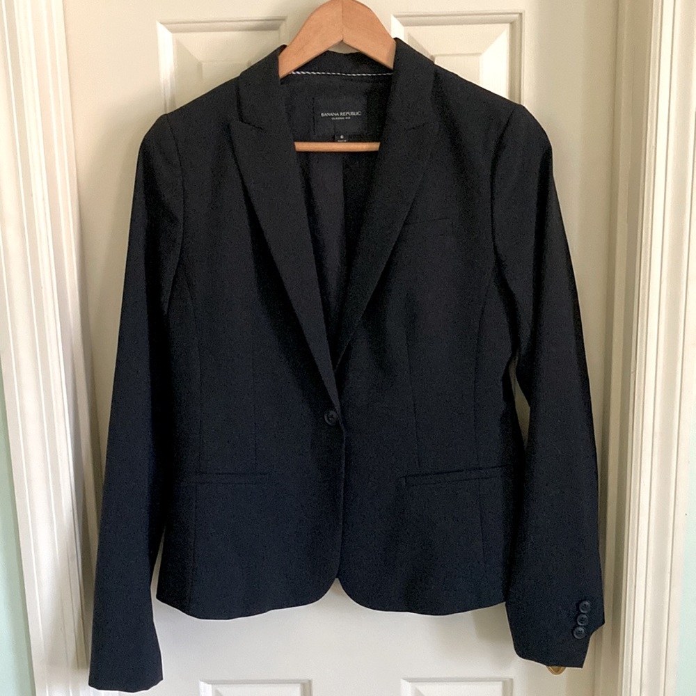 Banana Republic classic fit Italian wool blazer, size 6.